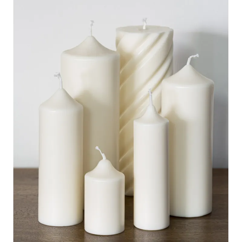 Vue de la gamme de bougies naturelles et artisanales en cire de colza avec la bougie Ø 4 cm H 12,3 cm