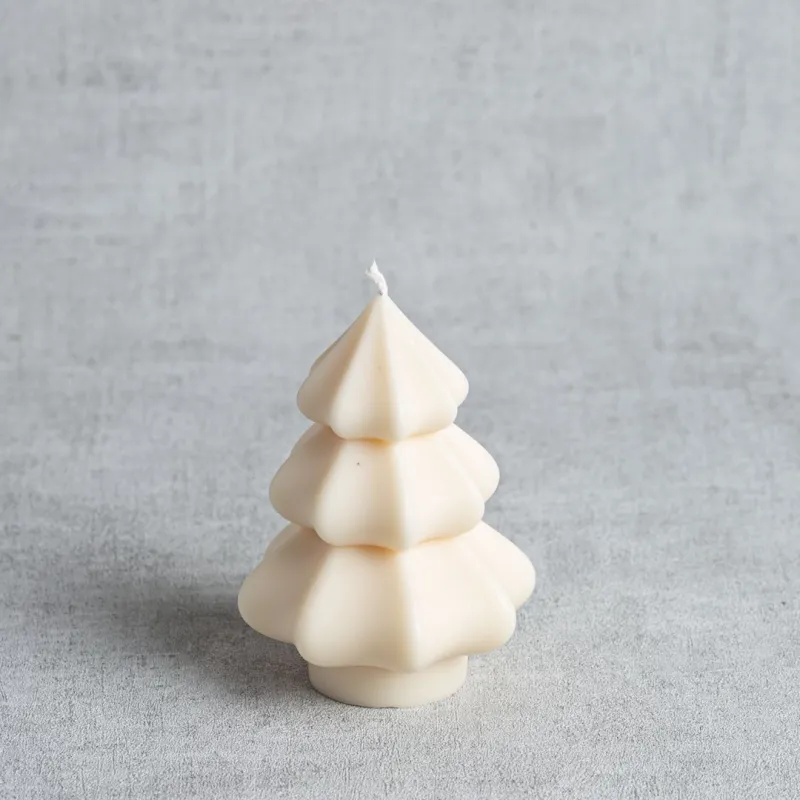 Bougie sapin douce en cire végétale de colza, design arrondi et artisanal